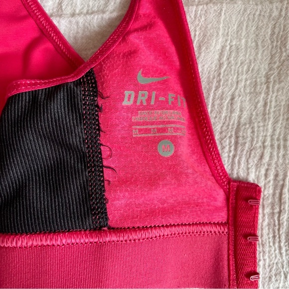 Nike Dri Fit Swift Sports Bra - Picture 4 of 5